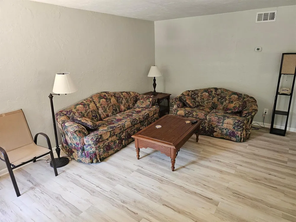 3124 SE Us Highway 441 #J8 Okeechobee, FL 34974