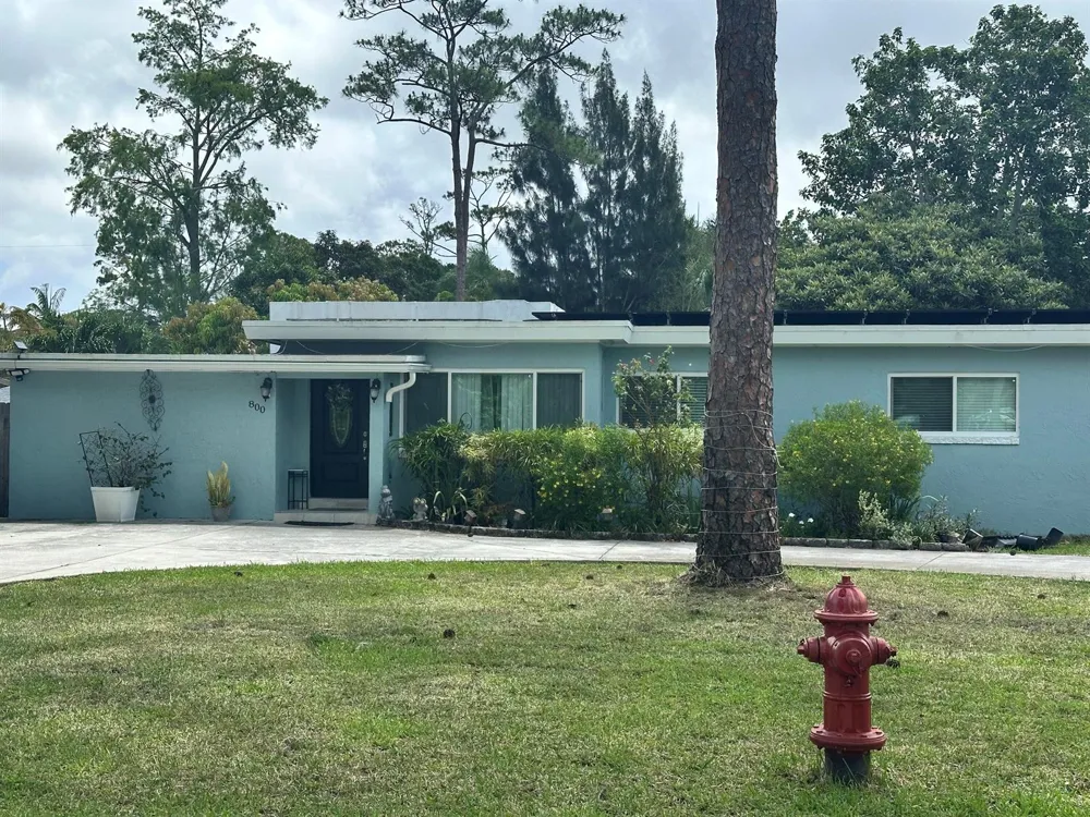 800 Ivory Lane Haverhill, FL 33415