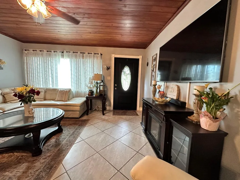 800 Ivory Lane Haverhill, FL 33415