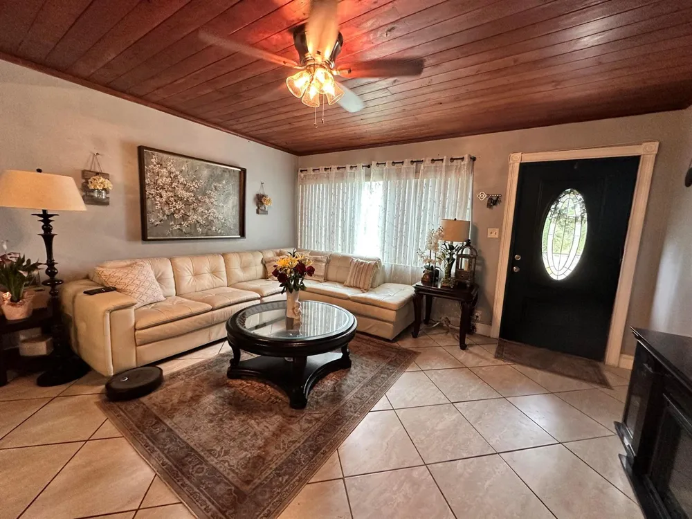 800 Ivory Lane Haverhill, FL 33415