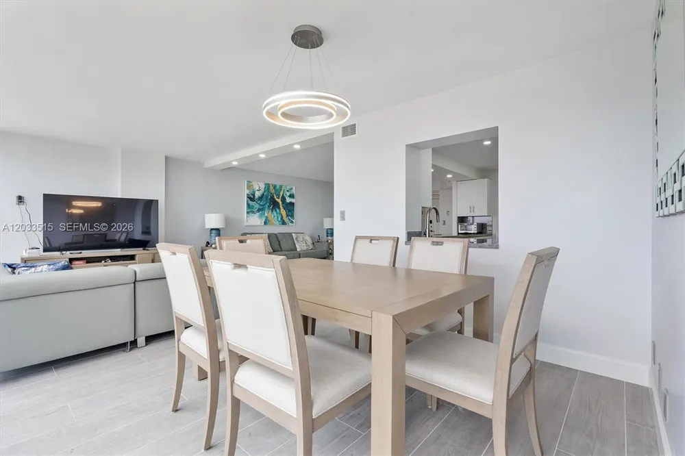 600 Parkview Dr #815 Hallandale Beach, FL 33009