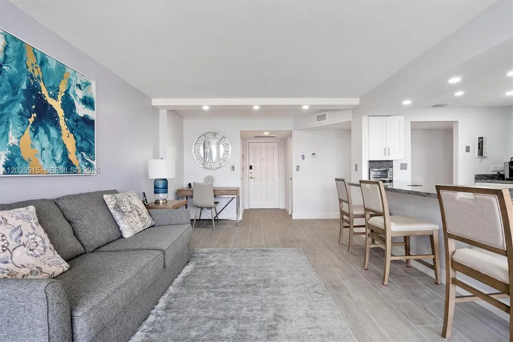 600 Parkview Dr #815 Hallandale Beach, FL 33009