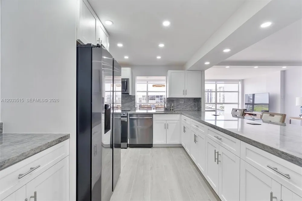 600 Parkview Dr #815 Hallandale Beach, FL 33009
