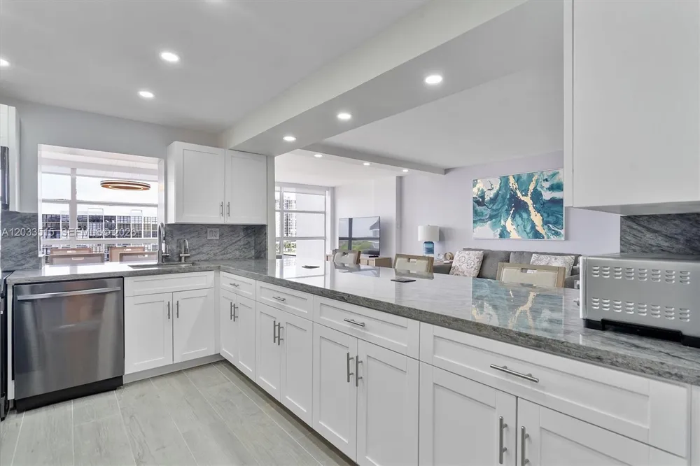 600 Parkview Dr #815 Hallandale Beach, FL 33009