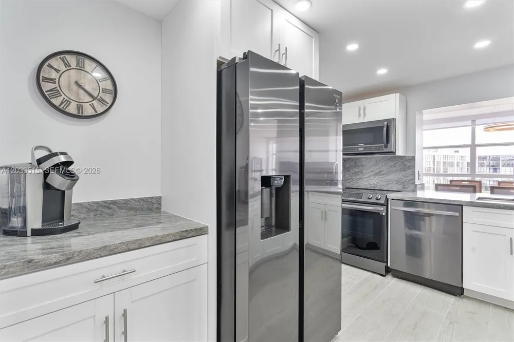 600 Parkview Dr #815 Hallandale Beach, FL 33009