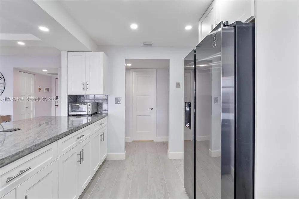 600 Parkview Dr #815 Hallandale Beach, FL 33009