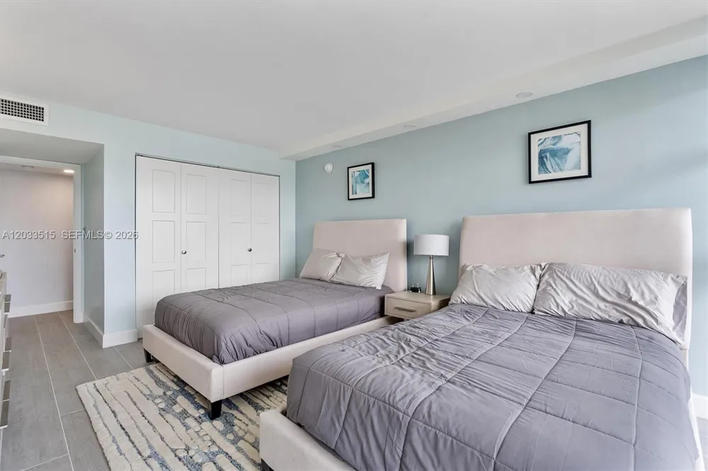 600 Parkview Dr #815 Hallandale Beach, FL 33009