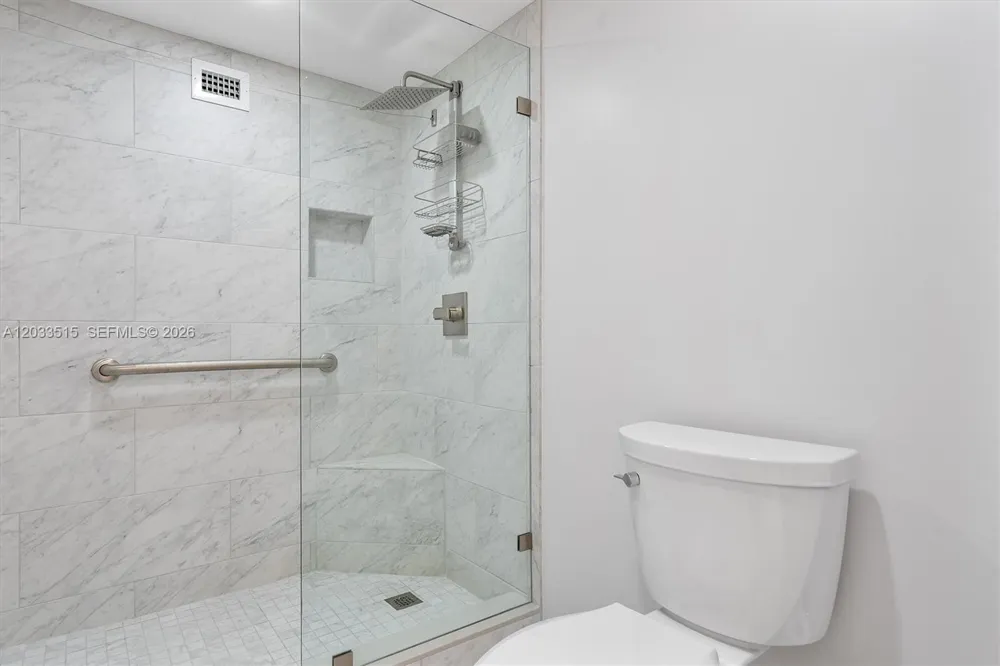 600 Parkview Dr #815 Hallandale Beach, FL 33009