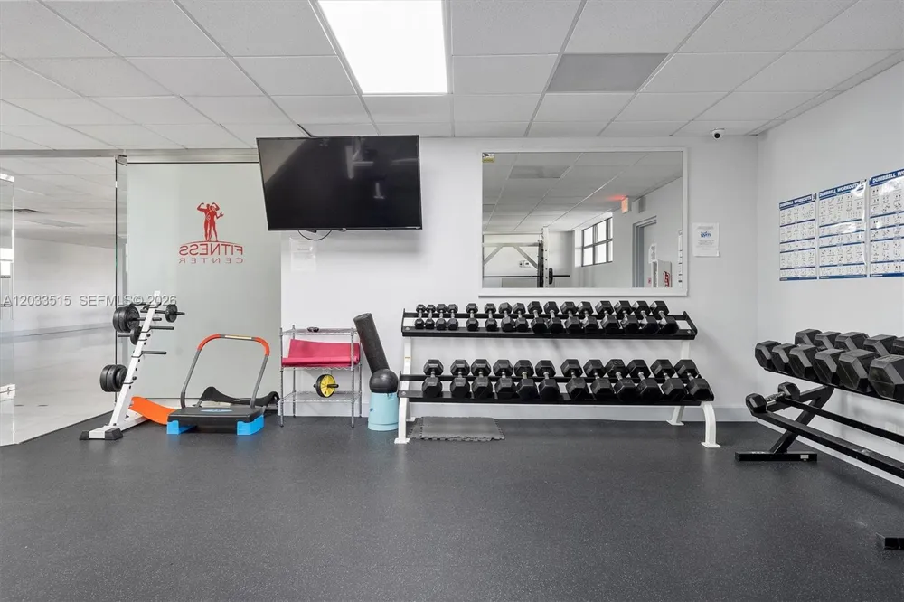 600 Parkview Dr #815 Hallandale Beach, FL 33009