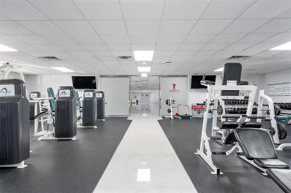 600 Parkview Dr #815 Hallandale Beach, FL 33009
