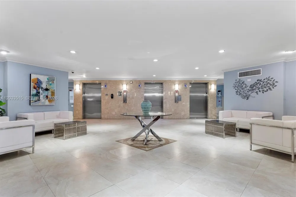 600 Parkview Dr #815 Hallandale Beach, FL 33009