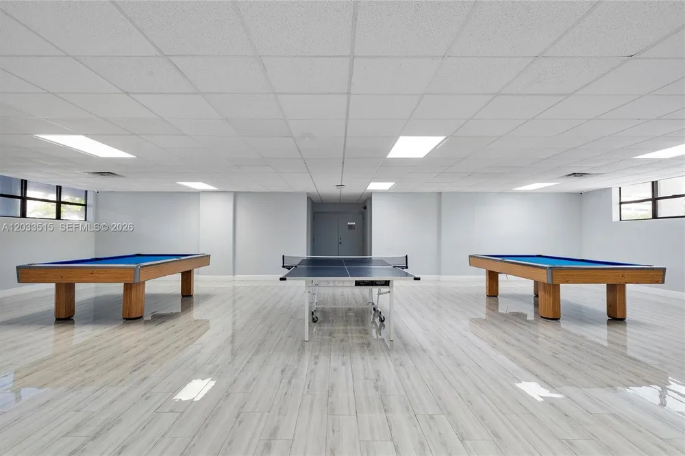 600 Parkview Dr #815 Hallandale Beach, FL 33009