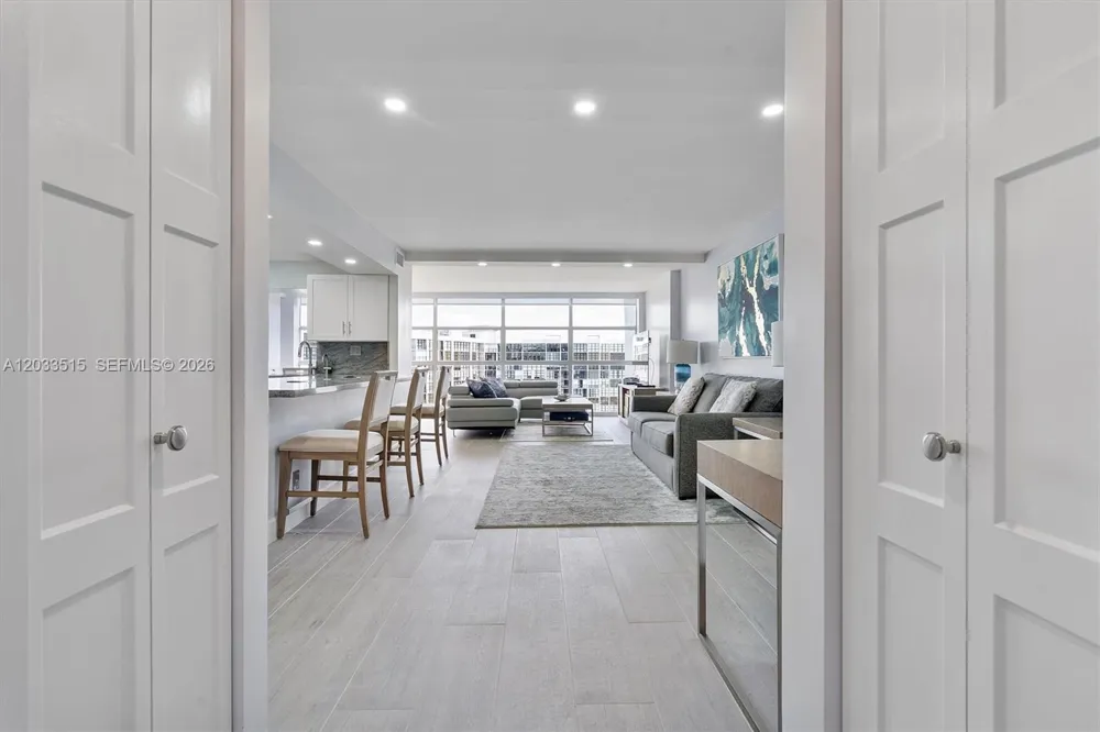 600 Parkview Dr #815 Hallandale Beach, FL 33009