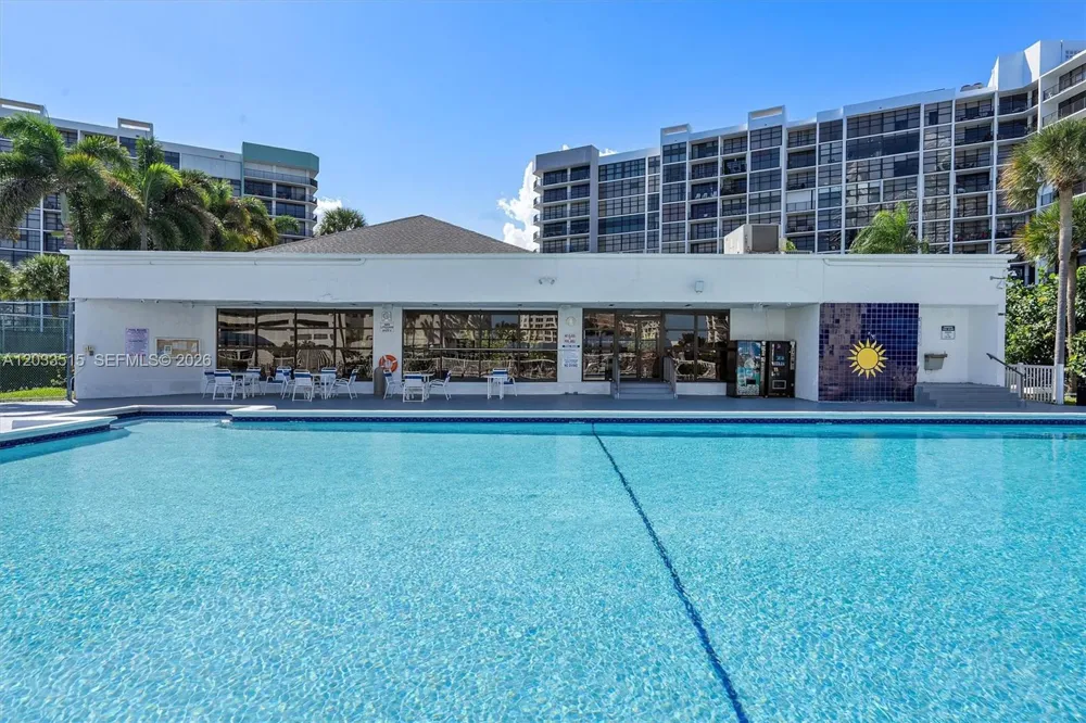 600 Parkview Dr #815 Hallandale Beach, FL 33009