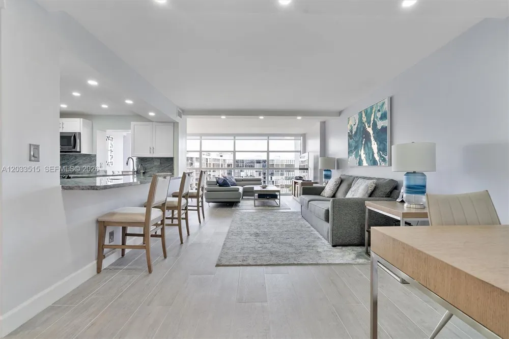 600 Parkview Dr #815 Hallandale Beach, FL 33009