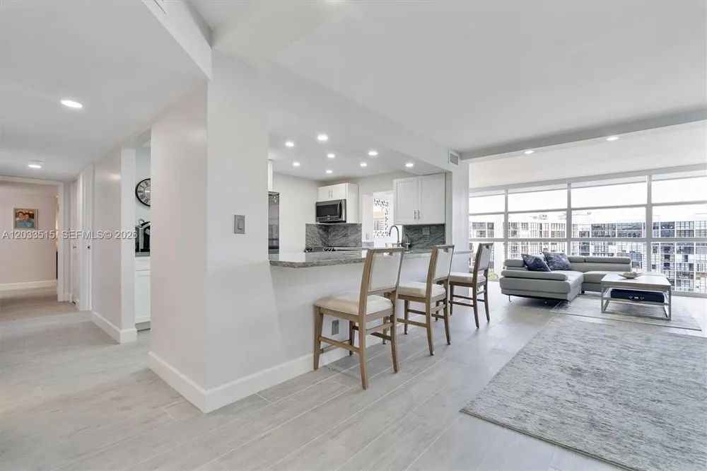 600 Parkview Dr #815 Hallandale Beach, FL 33009