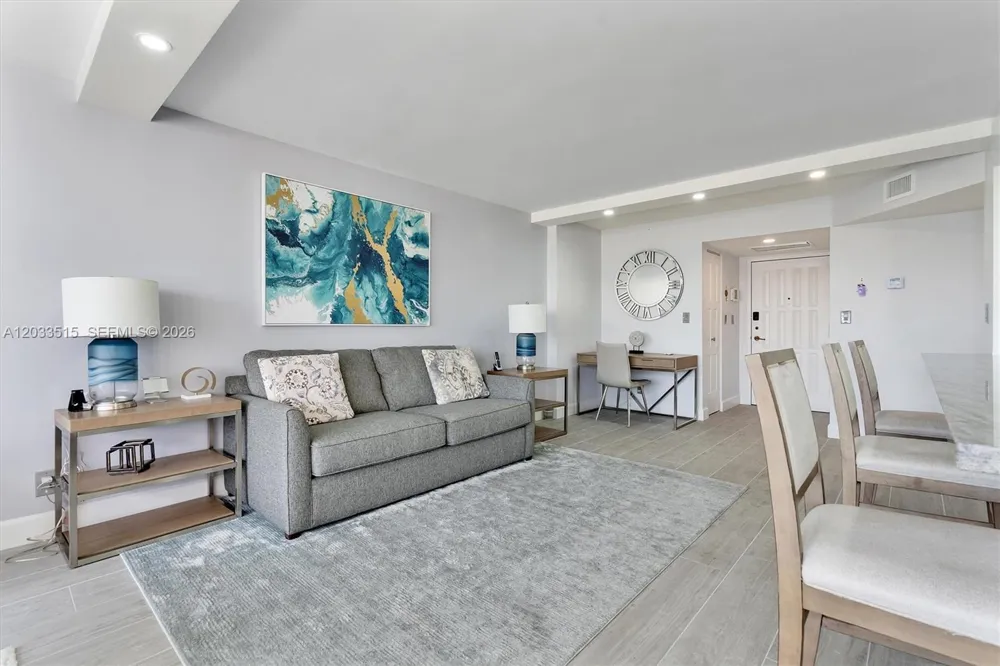 600 Parkview Dr #815 Hallandale Beach, FL 33009