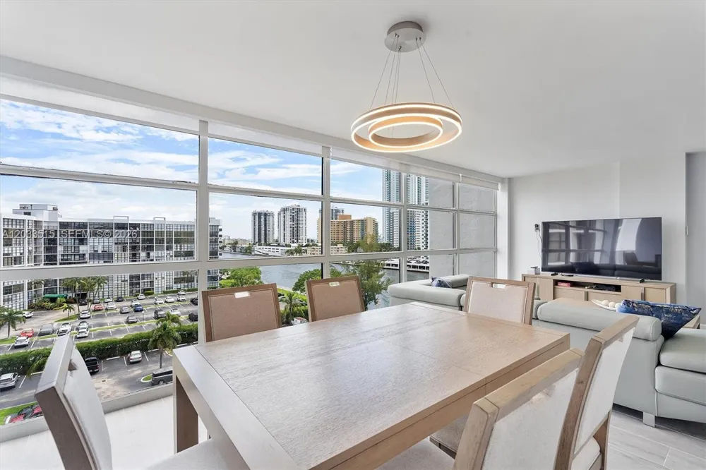 600 Parkview Dr #815 Hallandale Beach, FL 33009
