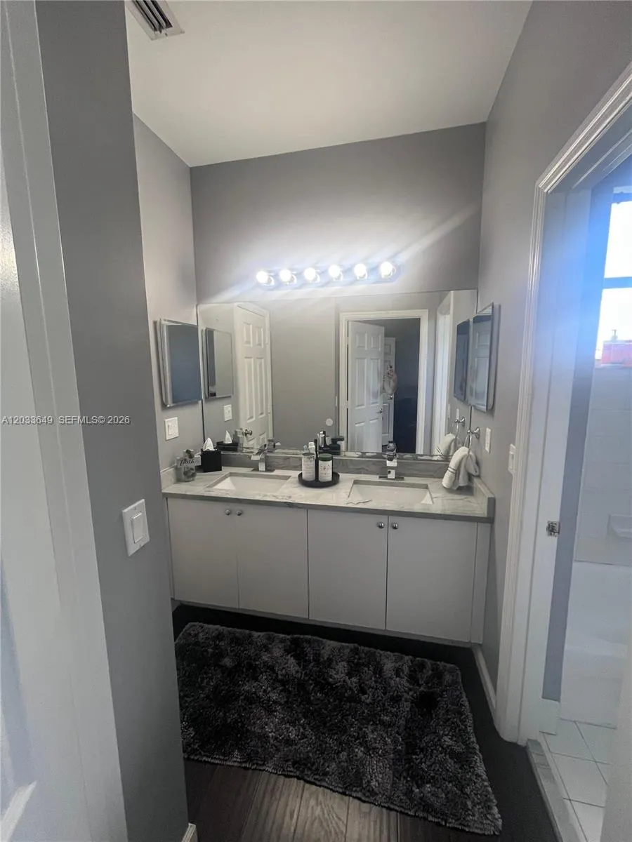 681 NW 42nd Ave Plantation, FL 33317