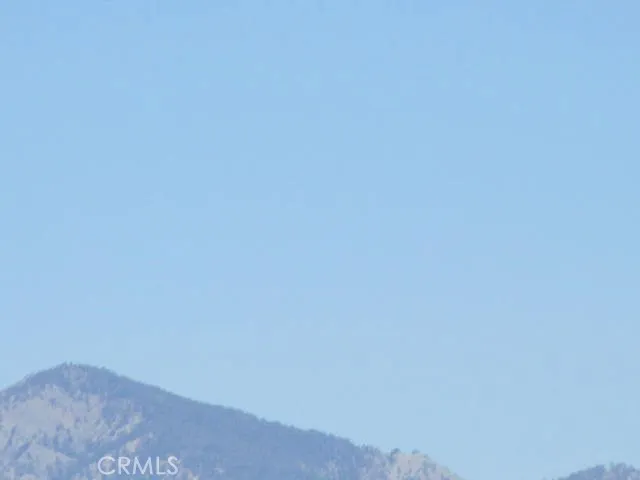 5955 Fremontia Oak Hills, CA 92344