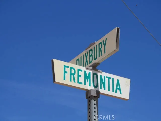 5955 Fremontia Oak Hills, CA 92344