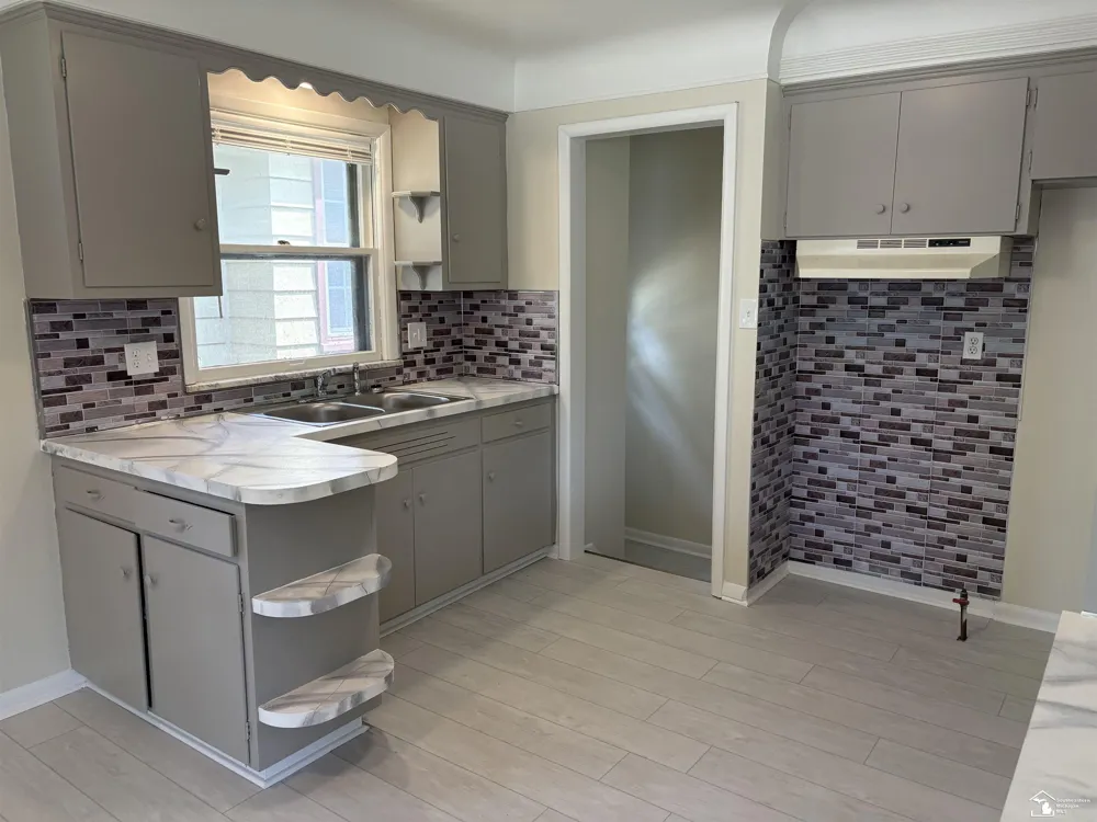 25 W Auburn Street Ecorse City, MI 48229