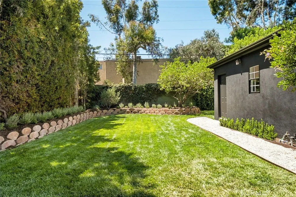 11110 Landale Street Toluca Lake, CA 91602