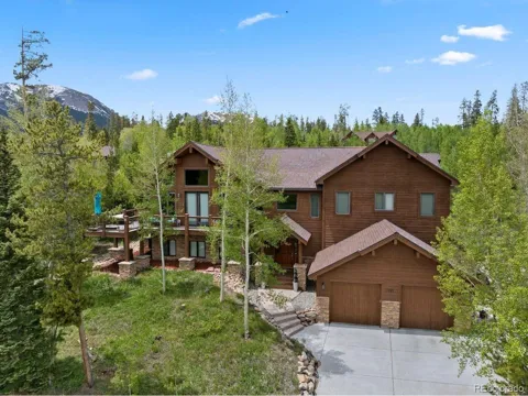 221 Kings Court