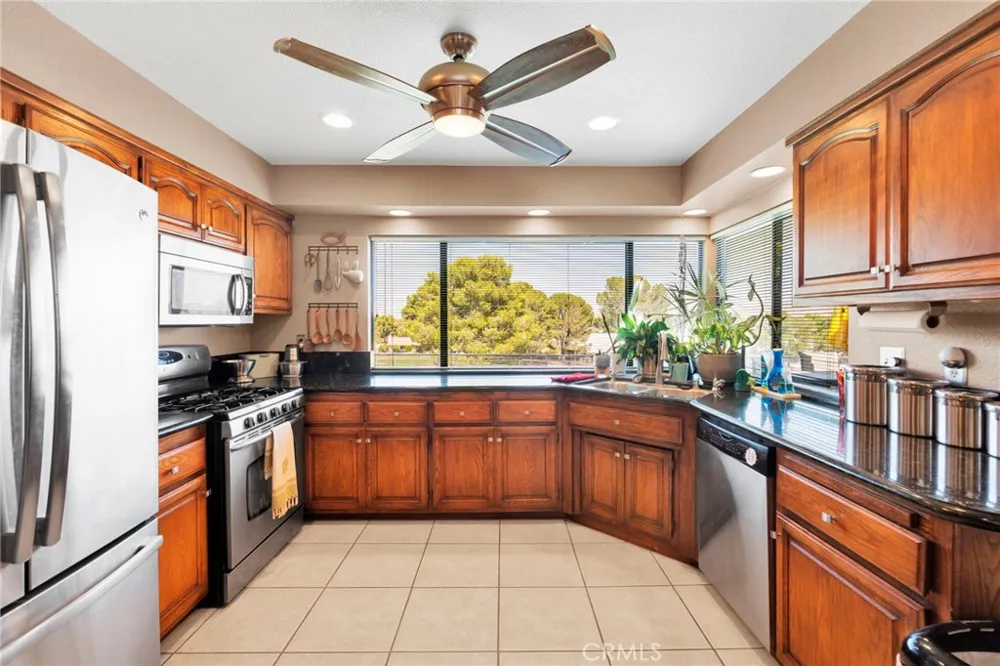 27951 Evergreen Lane Helendale, CA 92342