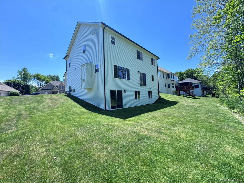 6149 Woodridge Lane Grand Blanc Charter Township, MI 48439