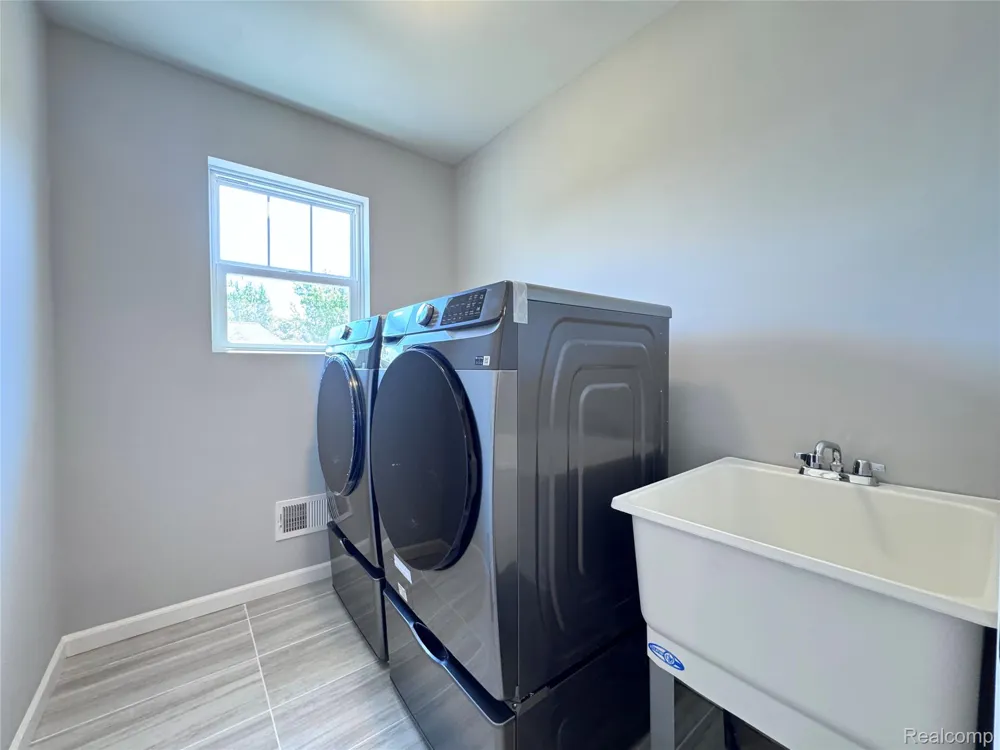 6149 Woodridge Lane Grand Blanc Charter Township, MI 48439