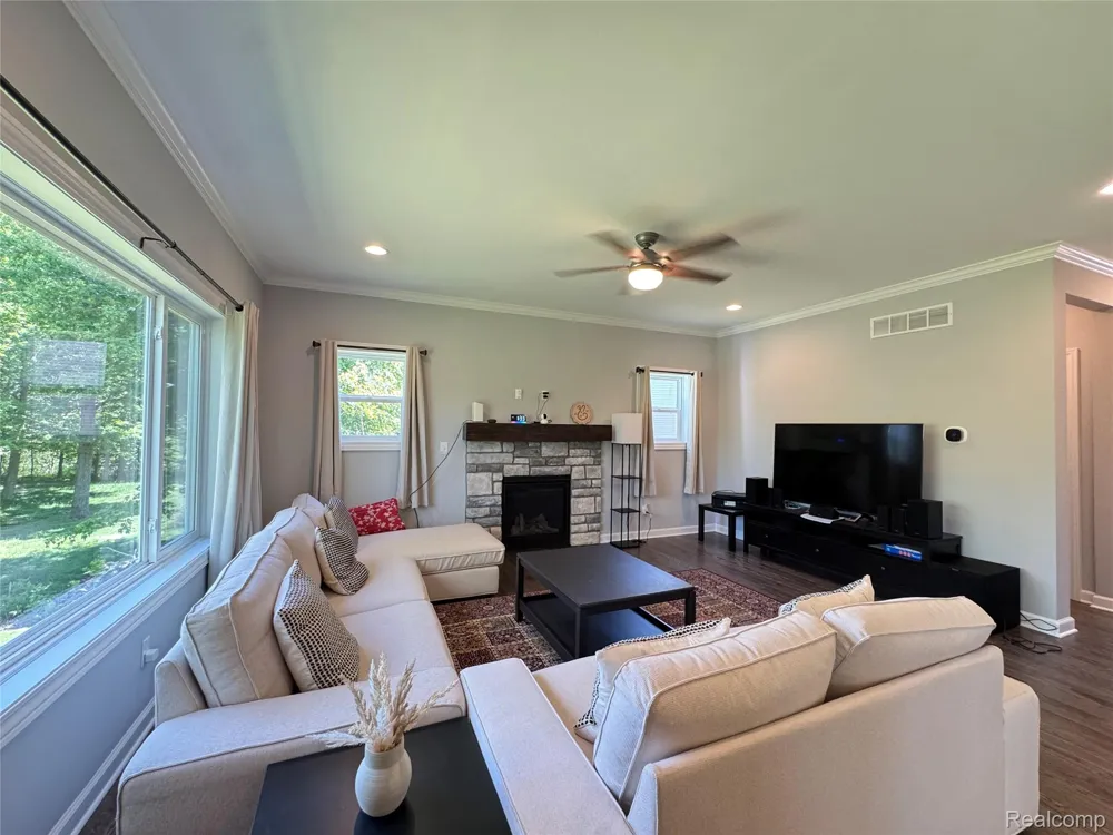 6149 Woodridge Lane Grand Blanc Charter Township, MI 48439