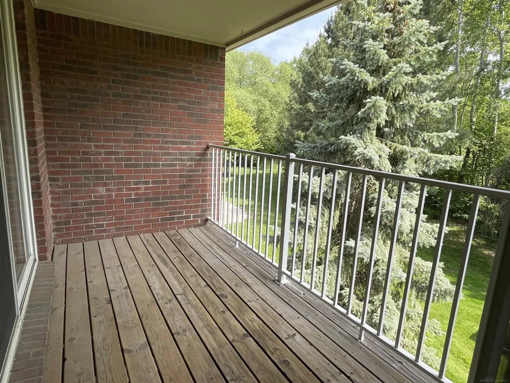 15336 Yale Drive Clinton Charter Township, MI 48038