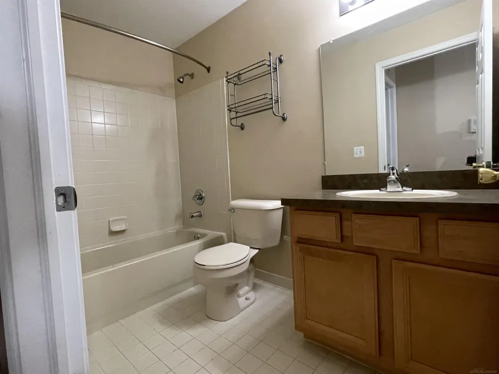 15336 Yale Drive Clinton Charter Township, MI 48038