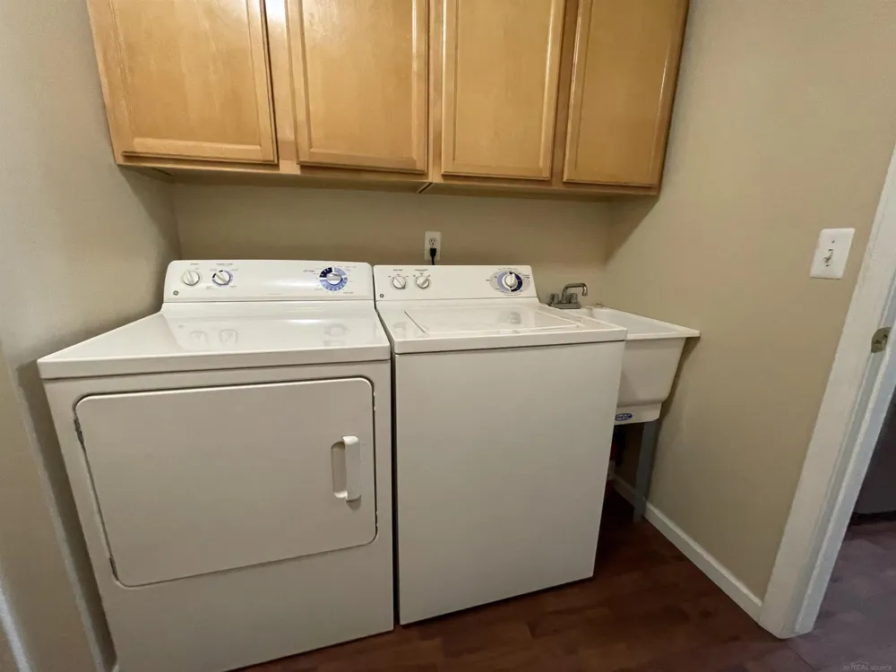 15336 Yale Drive Clinton Charter Township, MI 48038