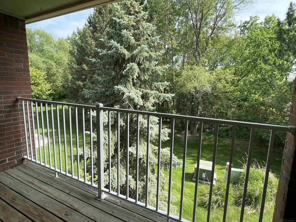 15336 Yale Drive Clinton Charter Township, MI 48038