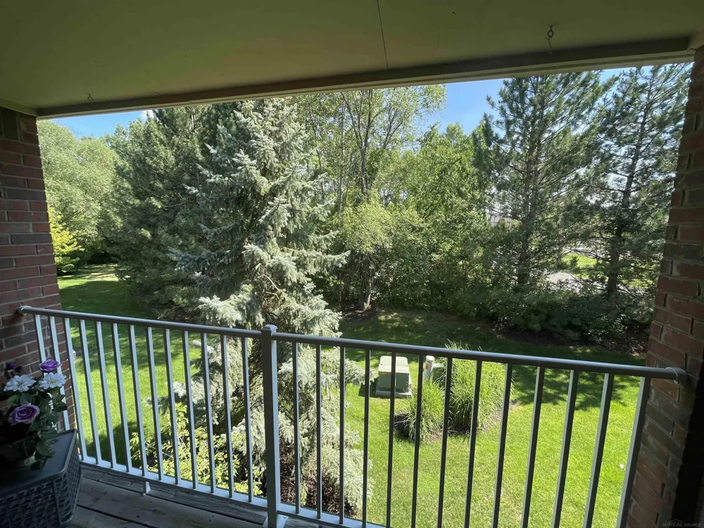 15336 Yale Drive Clinton Charter Township, MI 48038