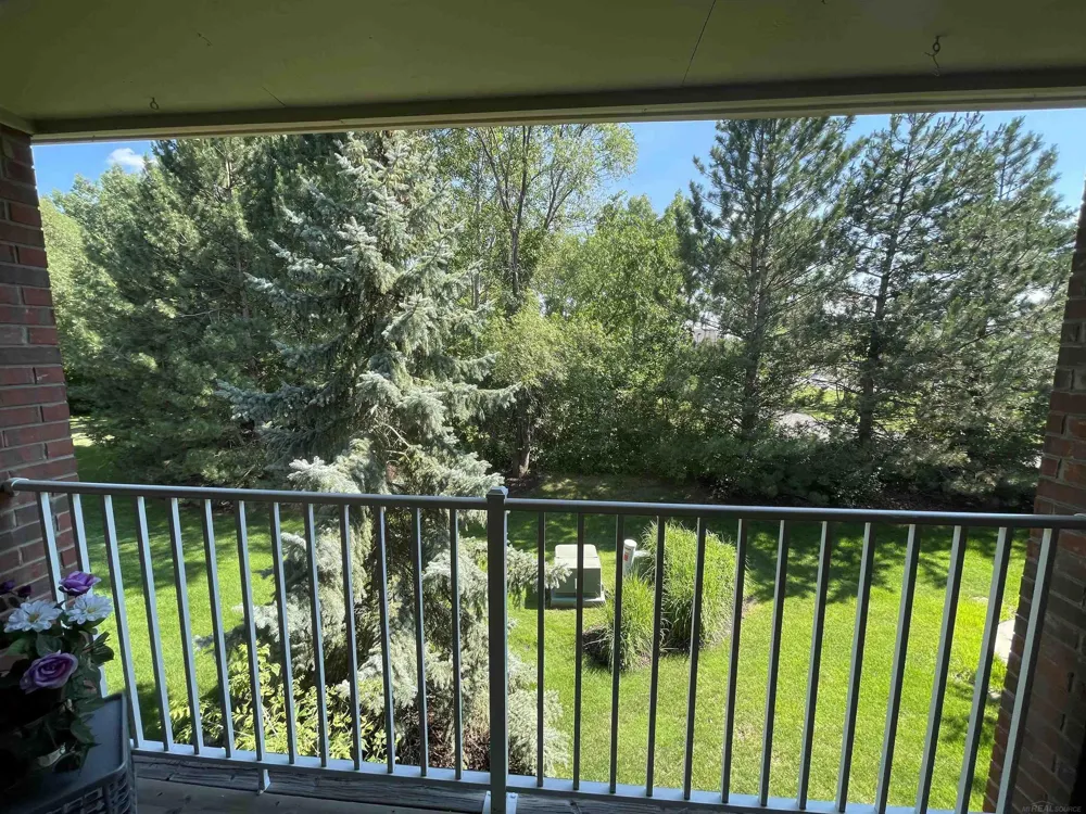 15336 Yale Drive Clinton Charter Township, MI 48038