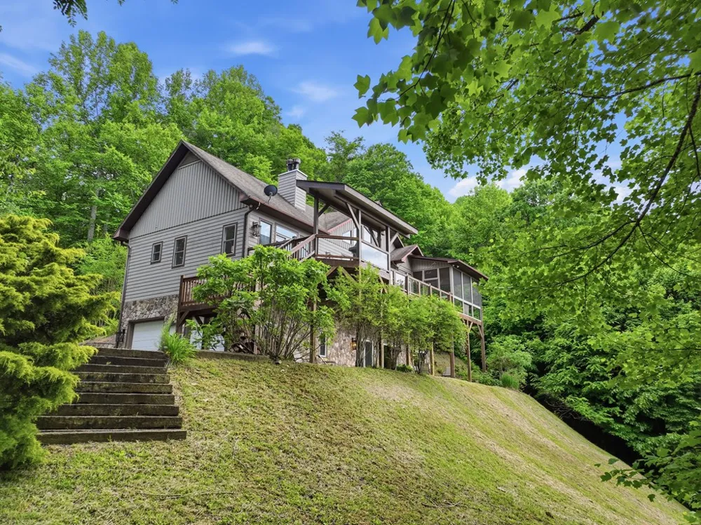 Eagles Way Bryson City, NC 28713