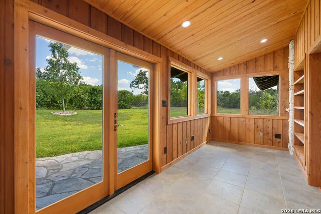 722 W Lacey Oaks Parkway Kerrville, TX 78028