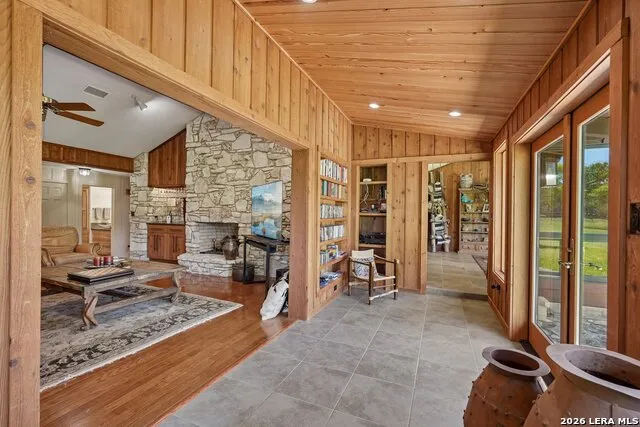 722 W Lacey Oaks Parkway Kerrville, TX 78028