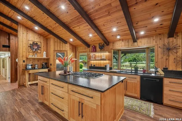 722 W Lacey Oaks Parkway Kerrville, TX 78028