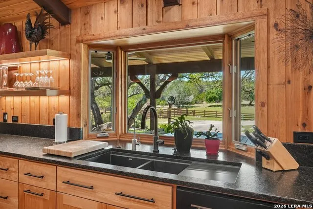 722 W Lacey Oaks Parkway Kerrville, TX 78028