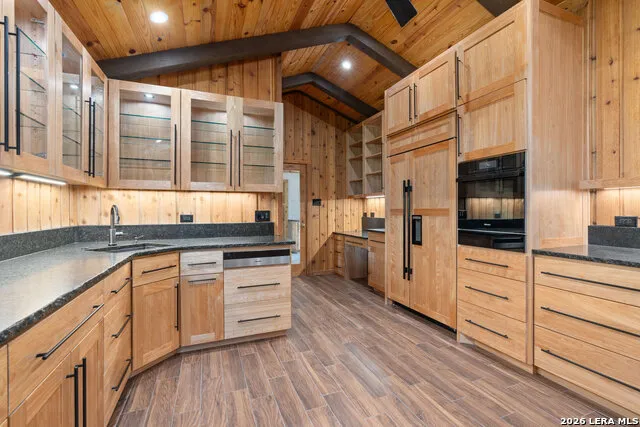 722 W Lacey Oaks Parkway Kerrville, TX 78028