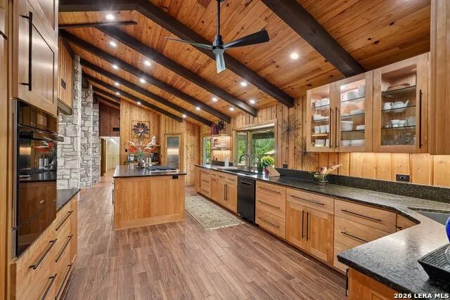 722 W Lacey Oaks Parkway Kerrville, TX 78028
