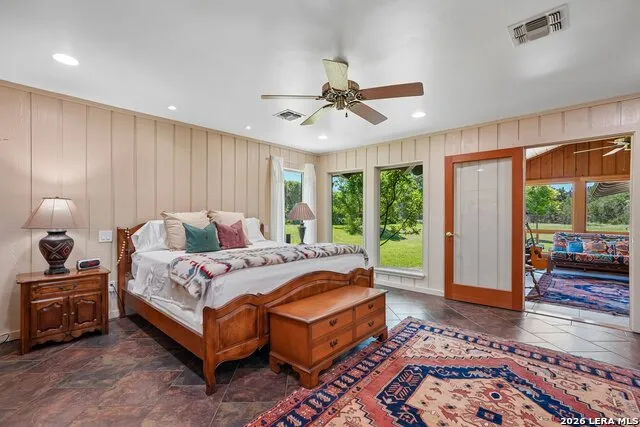 722 W Lacey Oaks Parkway Kerrville, TX 78028