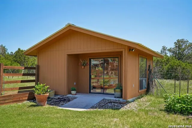 722 W Lacey Oaks Parkway Kerrville, TX 78028