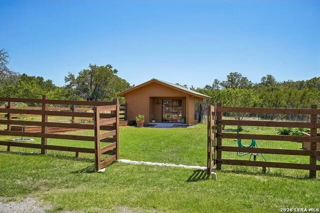 722 W Lacey Oaks Parkway Kerrville, TX 78028