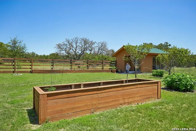 722 W Lacey Oaks Parkway Kerrville, TX 78028