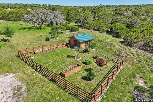 722 W Lacey Oaks Parkway Kerrville, TX 78028